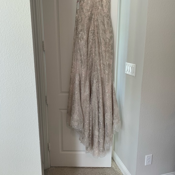 David’s Bridal Wedding Dress size 14 - Picture 3 of 9